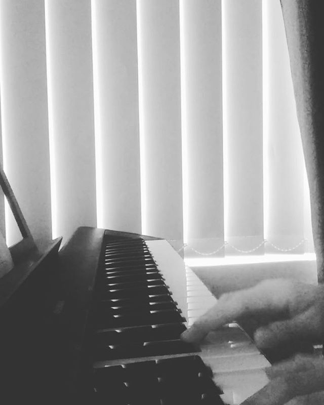 More Christmas carols on the keys